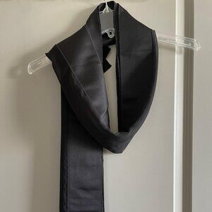 Black Silk Scarf – Elegance and Sophistication
